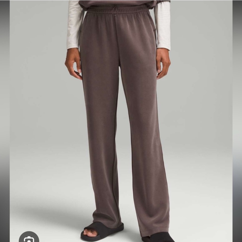 Lululemon Women's Relaxed Fit Brown Pants